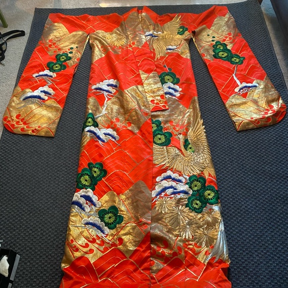 Japanese Wedding Kimono Uchikake - Picture 2 of 3